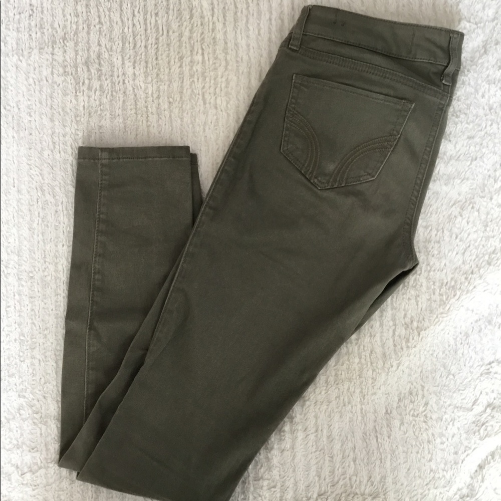 Hollister // Army Green Skinny Jeans 🦋